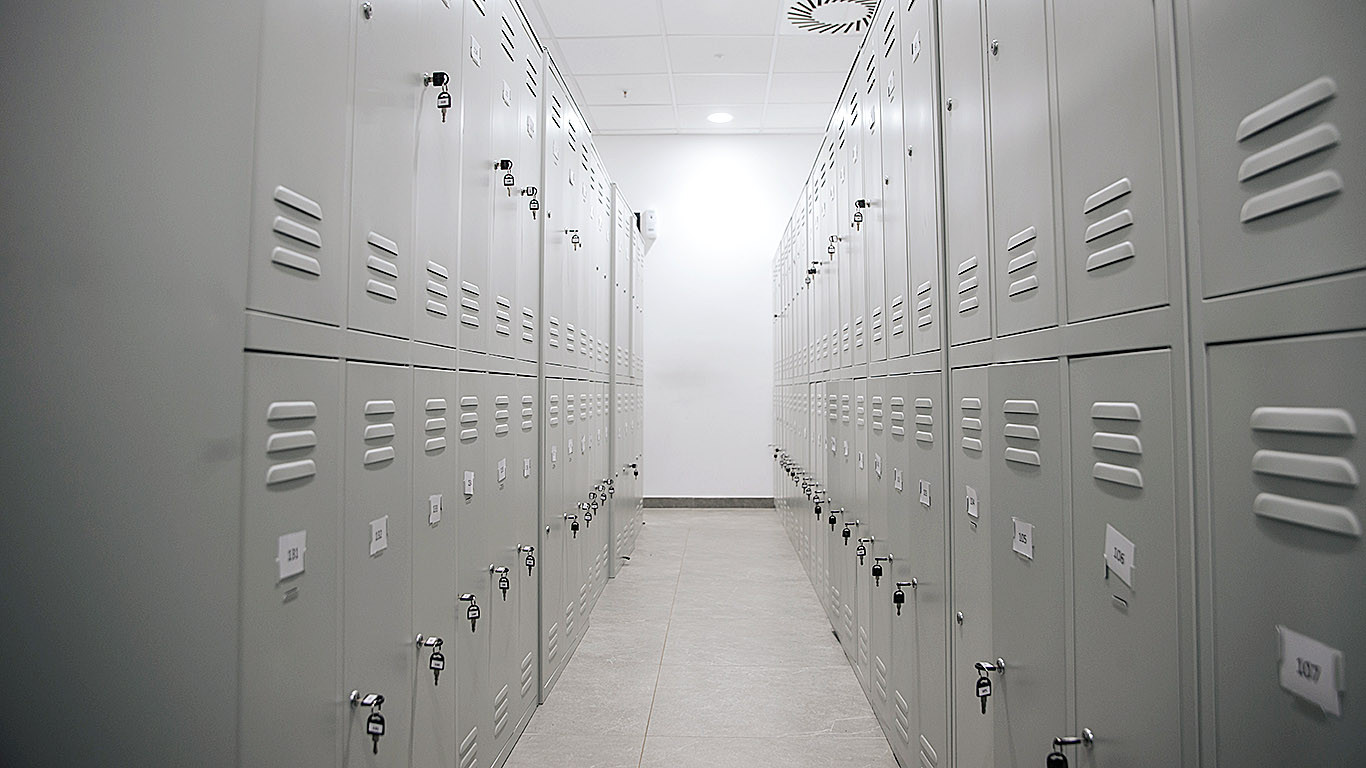 Metalni garderobni ormari Maersk - opremanje ureda i skladišta